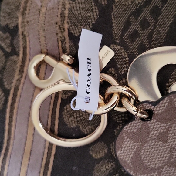 Coach signature heart leather heart and gold plated coach double Keychain bagged - Picture 2 of 6